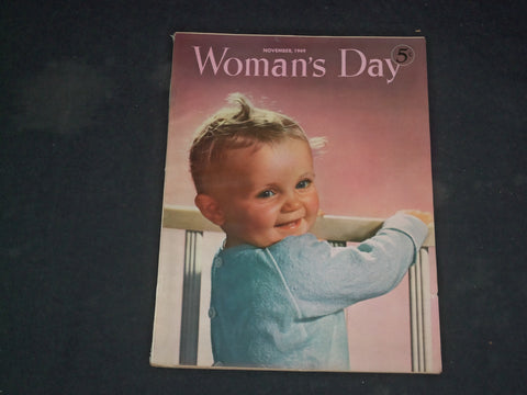 1949 NOVEMBER WOMAN'S DAY MAGAZINE - BABY COVER - B 4039