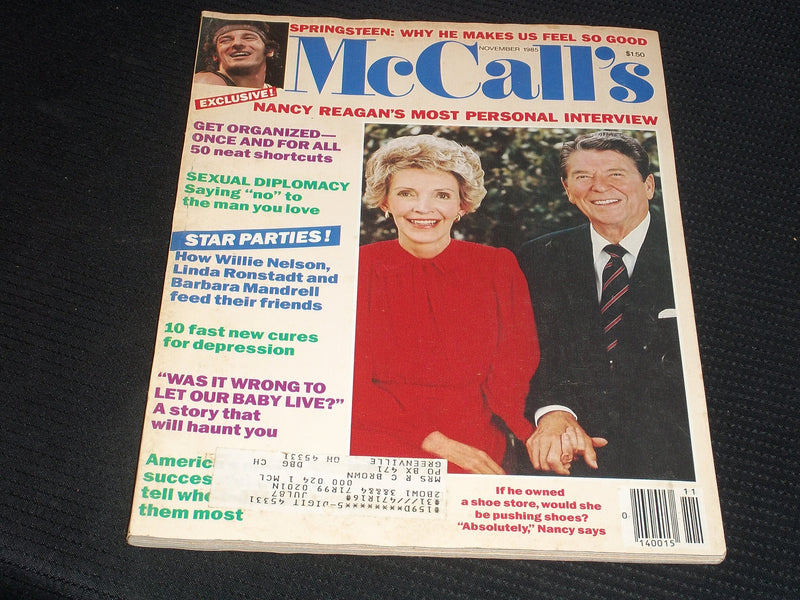 1985 NOVEMBER MCCALL'S MAGAZINE - NANCY & RONALD REAGAN FRONT COVER - E 458