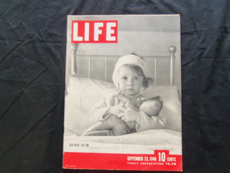 1940 SEPTEMBER 23 LIFE MAGAZINE - AIR RAID VICTIM - L 201