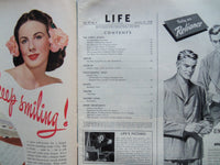 1945 JANUARY 22 LIFE MAGAZINE - ST. JOHN'S UNIVERSITY BASKETBALL - L 427