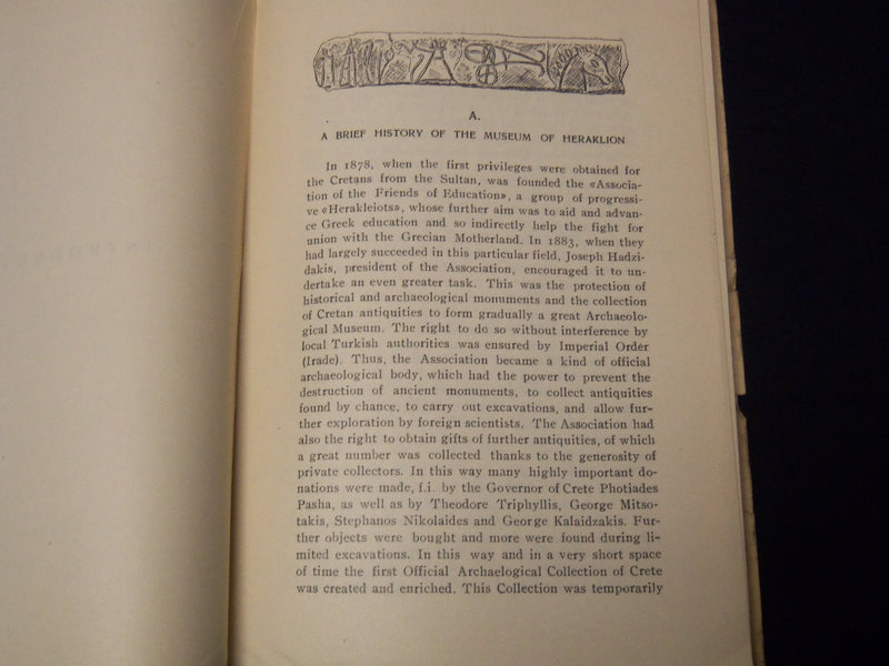 1955 ARCHAEOLOGICAL MUSEUM OF HERACLION GUIDE - SOFTCOVER - NICE PLATES - K 2037