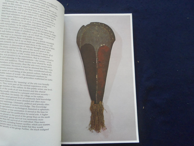 1968 SCULPTURE OF BLACK AFRICA SOFTCOVER BOOK - PAUL TISHMAN COLLECTION -KD 8202