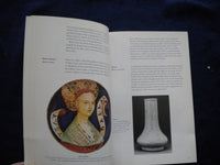1993 LOOKING AT EUROPEAN CERAMICS SOFTCOVER BOOK BY D. COHEN & C. HESS - KD 8108