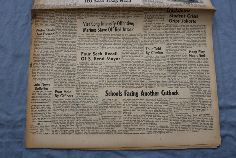 1966 FEB 26 THE DAILY CHRONICLE NEWSPAPER - APOLLO MOONSHIP SUCCESS - NP 8500