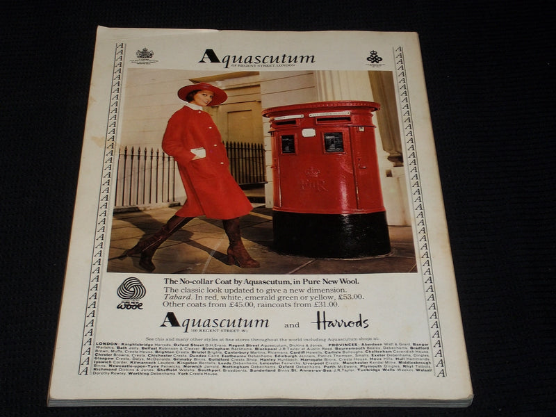1974 APRIL VOGUE UK MAGAZINE - NICE FASHION FRONT COVER - E 5657