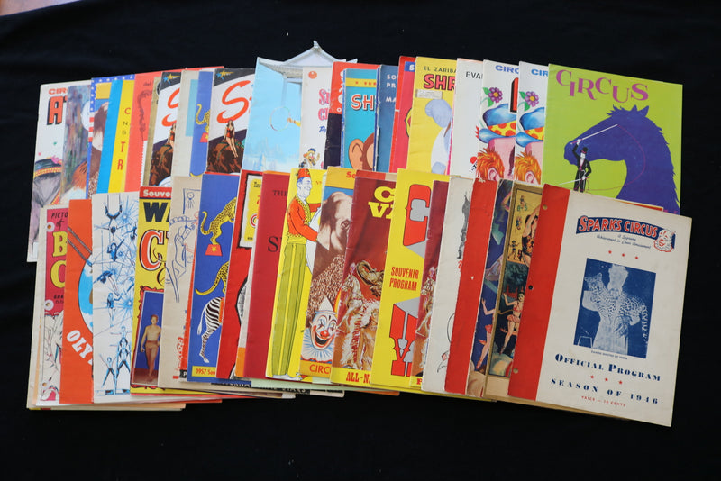 1930'S-1970'S CIRCUS PROGRAMS AND MAGAZINES - LOT OF 60 - O 3667