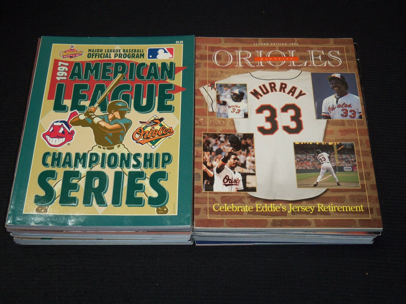 BALTIMORE ORIOLES BASEBALL PUBLICATIONS - 21 PIECES - O 3820