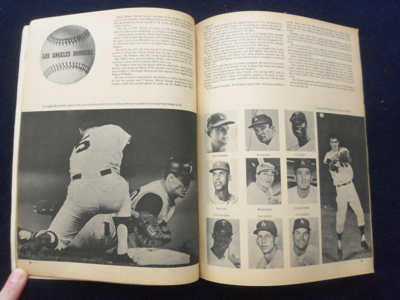 1968 BASEBALL YEARBOOK MAGAZINE - YASTRZEMSKI-GIBSON-CLEMENTE-MANTLE - SP 6118T