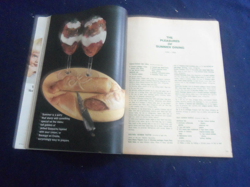 1968 JUNE GOOD HOUSEKEEPING MAGAZINE - PRESIDENT JOHNSON'S FAMILY ALBUM - F 514X