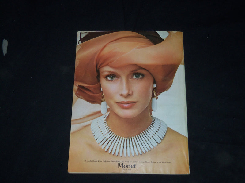 1974 APRIL GLAMOUR MAGAZINE - BESHKA SORENSON COVER - B 147