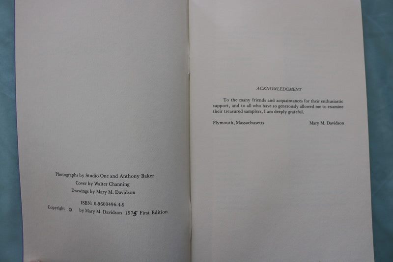 1975 PLIMOTH COLONY SAMPLERS BY MARY M. DAVIDSON - SOFTCOVER BOOK - K 3433