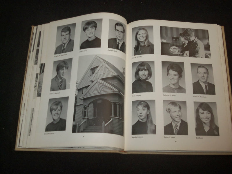 1968 GOLD BELOIT COLLEGE YEARBOOK - BELOIT, WISCONSIN - YB 1972