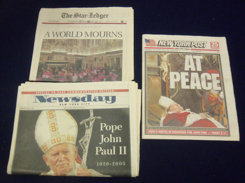 2005 POPE JOHN PAUL'S DEATH IINEWSPAPER LOT OF 5 DIFFERENT - NP 1874