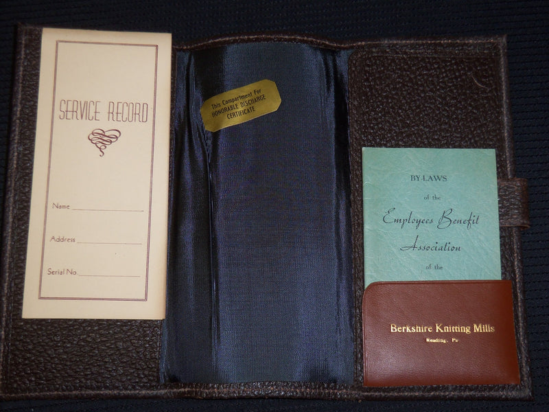 1943 BERKSHIRE KNITTING MILLS DISCHARGE SERVICE RECORD CASE - K 81