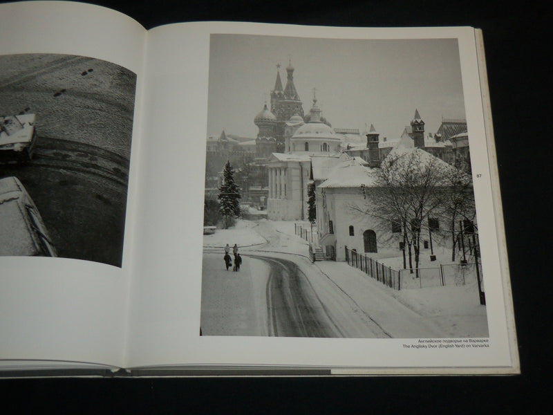 2002 REFLECTIONS MOSCOW IN PHOTOGRAPHS HARDCOVER BOOK -RUSSIAN & ENGLISH- R 704J