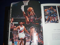 1998 VALUES OF THE GAME BOOK BY BILL BRADLEY - SIGNED - PHOTOS - KD 1490
