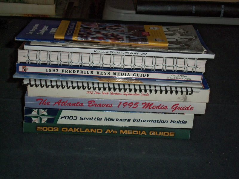 1980'S-2000'S ASSORTED MLB AND MINOR LEAGUE GUIDES & BOOKS - LOT OF - O 2907D