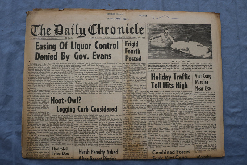 1965 JULY 6 THE DAILY CHRONICLE NEWSPAPER - EASING OF LIQUOR CONTROL - NP 8536