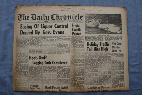 1965 JULY 6 THE DAILY CHRONICLE NEWSPAPER - EASING OF LIQUOR CONTROL - NP 8536