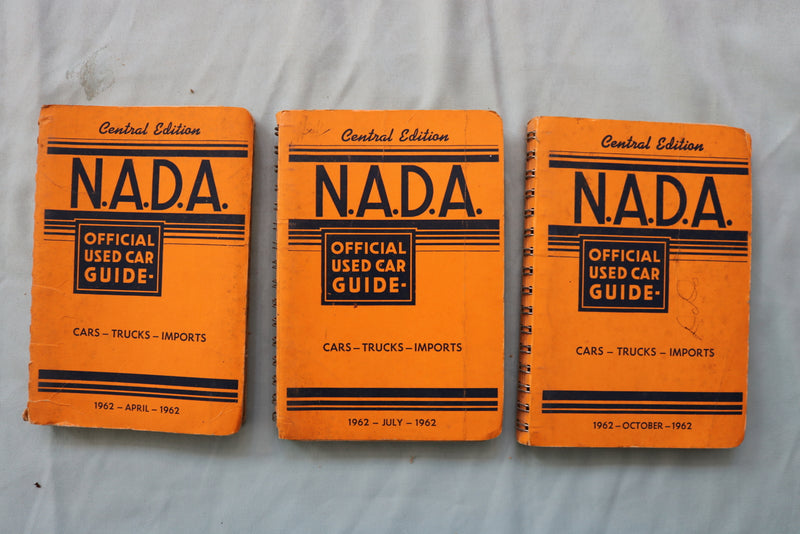 1958-1973 N.A.D.A. OFFICIAL USED CAR GUIDE - CENTRAL EDITION - LOT OF 54- O 3725