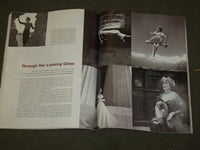 1994 OCTOBER TOWN & COUNTRY MAGAZINE - ANJELICA HUSTON- KENNETH JAY LANE- B 5070