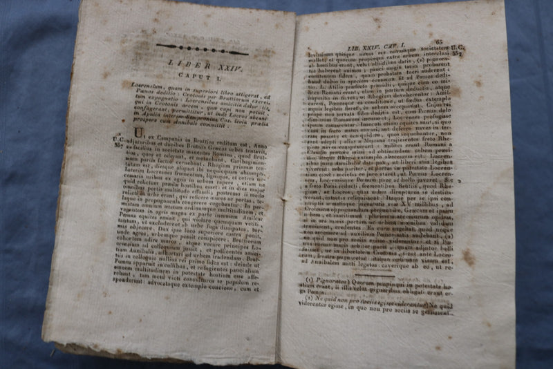 1821 T. LIVII PATAVINI SOFTCOVER BOOK - TOMIS III - LATIN- KD 9593