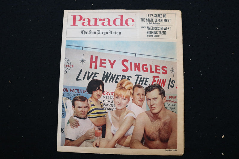 1967 APRIL 2 PARADE MAGAZINE - HEY SINGLES COVER - E 25646
