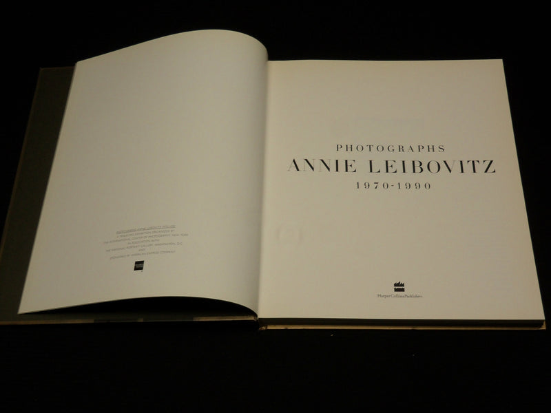 1991 ANNIE LEIBOVITZ PHOTOGRAPHS 1970-1990 HARDCOVER BOOK - NICE PHOTOS - R 721I