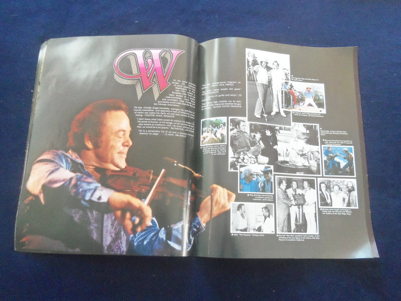 1982 ON TOUR WITH ROY CLARK PROGRAM - J 8378
