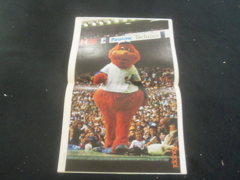 1979 BASEBALL MAGAZINE- MONTREAL EXPOS- ANDRE DAWSON COVER -FRENCH TEXT- B 6348G