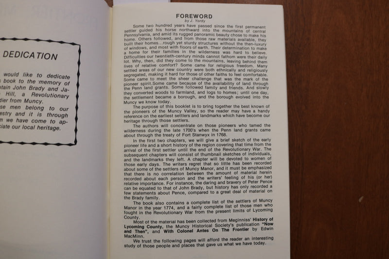 1976 FRONTIER MUNCY - HISTORICAL, PEOPLE, LANDMARKS - SOFTCOVER BOOK - K 3185