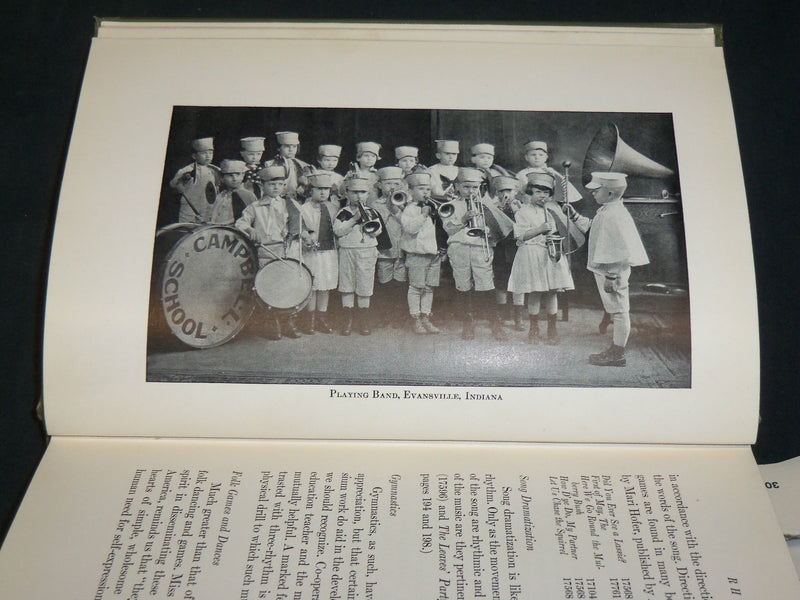 1923 MUSIC APPRECIATION WITH THE VICTROLA FOR CHILDREN HARDCOVER BOOK - KD 2128
