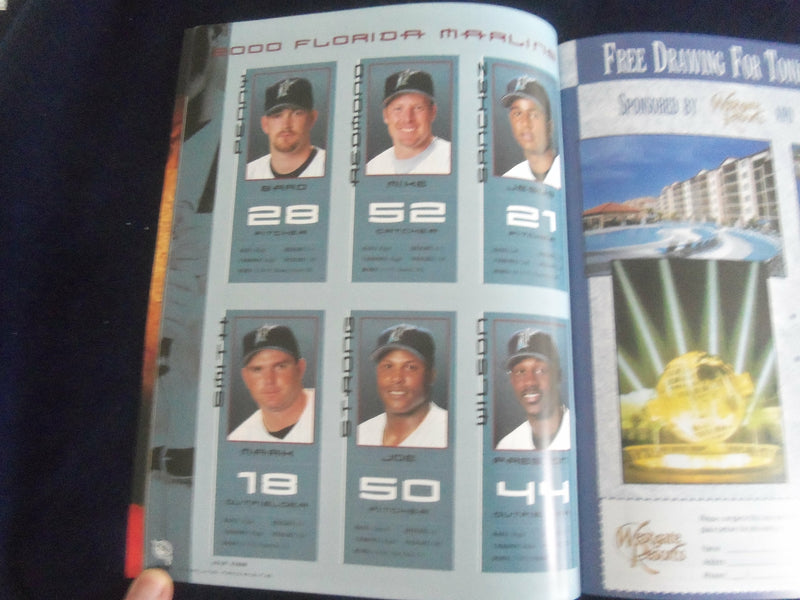 2000 JUNE FLORIDA MARLINS MAGAZINE & SCORECARD - ST 7101