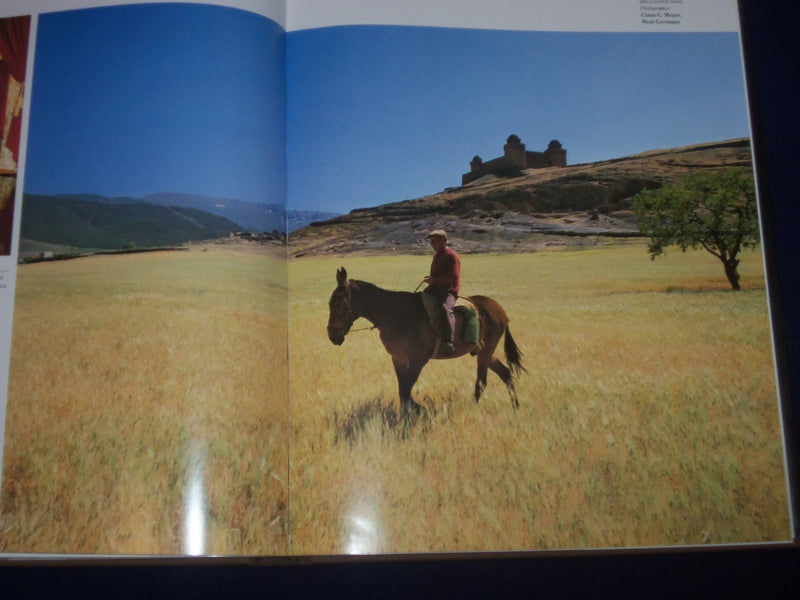 1988 A DAY IN THE LIFE OF SPAIN HARDCOVER BOOK - GREAT PHOTOS - KD 2811