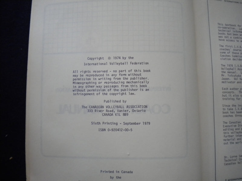 1979 INTERNATIONAL VVOLLEYBALL FEDERATION COACHES MANUAL SOFTCOVER - KD 8009