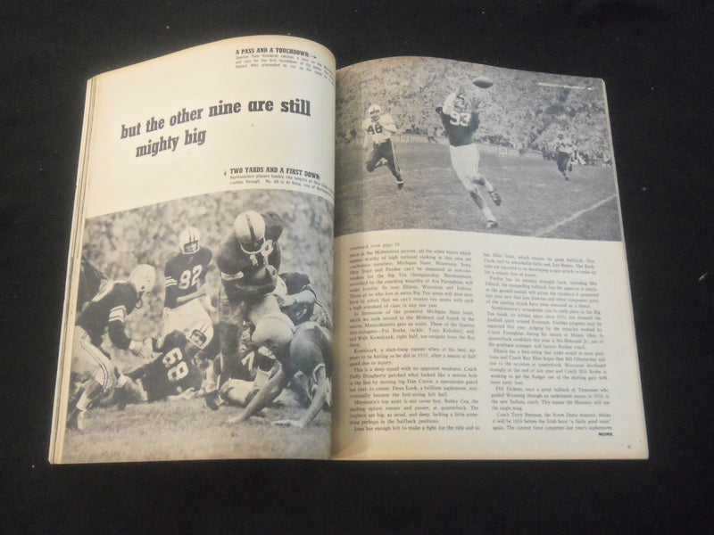 1957 STANLEY WOODWARD'S FOOTBALL MAGAZINE - BOBBY COX COVER - B 5529R