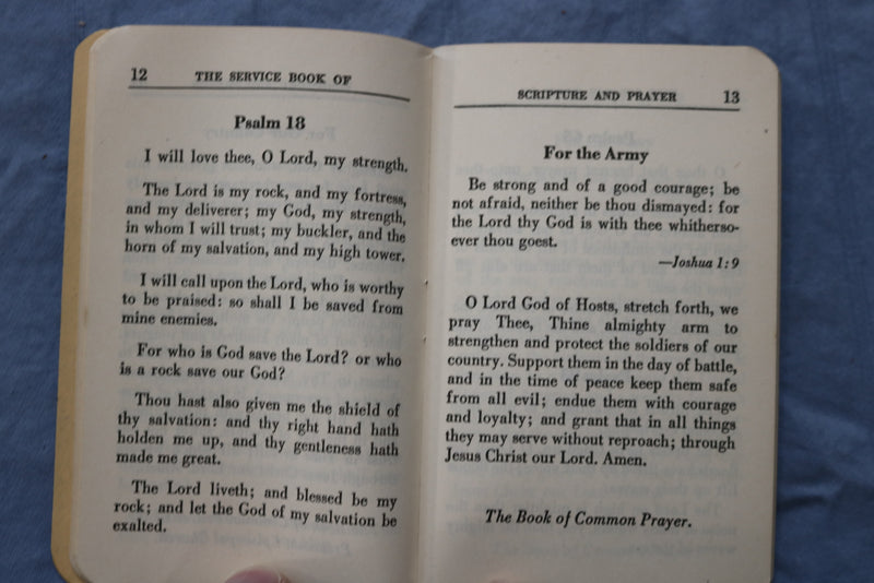 1941-1943 YMCA USO SERVICE BOOKS - LOT OF 2 - THINK - SCRIPTURE - K 735
