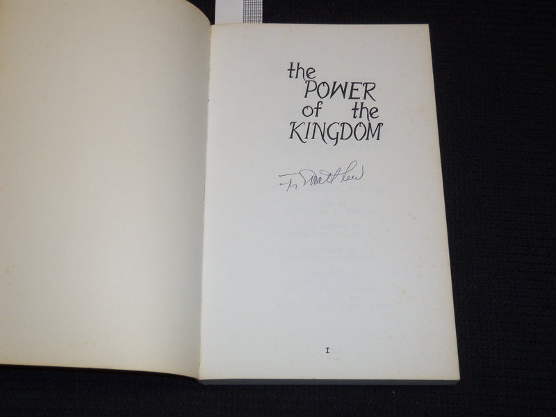 1987 THE POWER OF THE KINGDOM SOFTCOVER BOOK SIGNED BY MATTHEW SWIZDOR - KD 7690