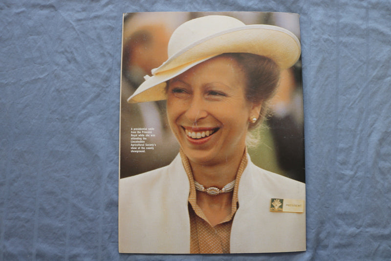 1988 AUGUST ROYALTY MONTHLY MAGAZINE - PRINCESS DIANA- DIANA'S DILEMMA- ST 5510B
