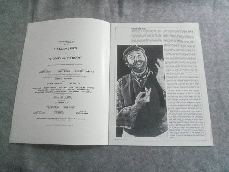 1971 FIDDLER ON THE ROOF BROADWAY PROGRAM - THEODORE BIKEL - J 7654