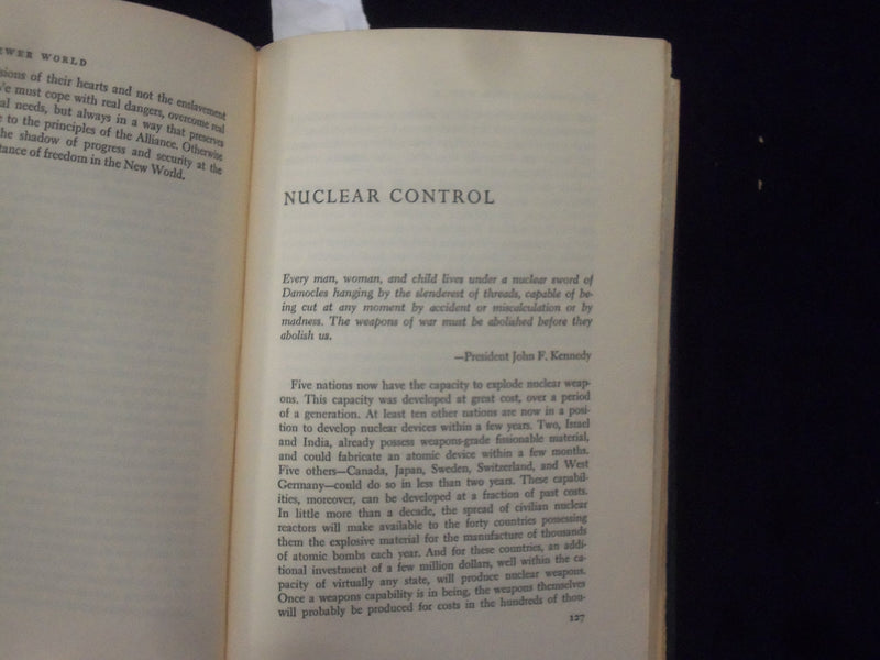 1967 TO SEEK A NEWER WORLD HARDCOVER BOOK BY ROBERT F. KENNEDY - KD 8677