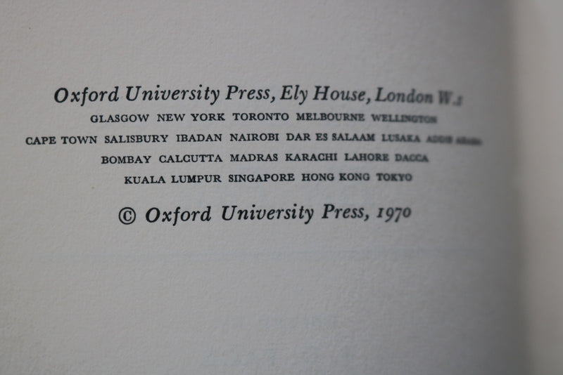 1970 AFRICA DISCOVERS HER PAST SOFTCOVER BOOK EDITED BY J.D. FAGE - K 3495