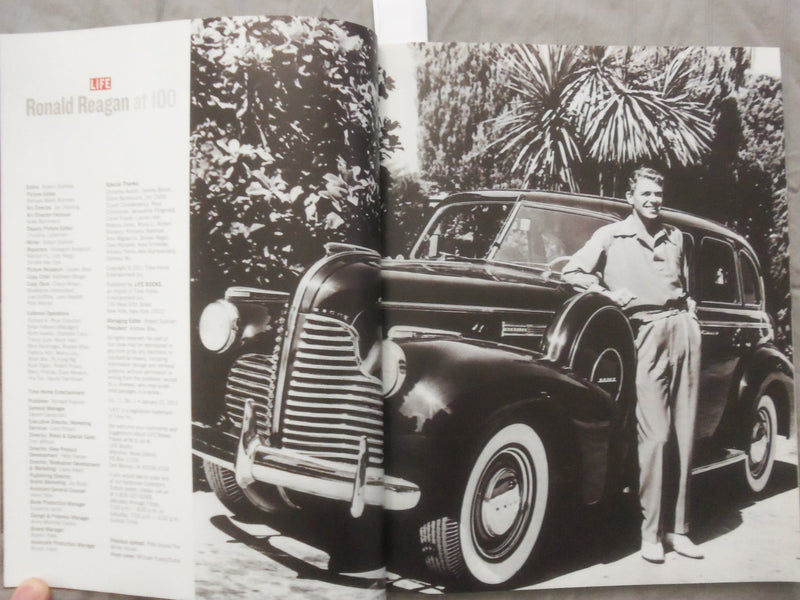 2011 LIFE ILLUSTRATED MAGAZINE - RONALD REAGAN AT 100 - K 259