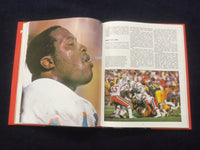 1987 THE WORLD OF PRO FOOTBALL HARDCOVER BOOK - KD 8721