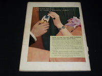 1933 AUGUST 15 TOWN & COUNTRY MAGAZINE - RICHARD CURRIER FRONT COVER - E 2529