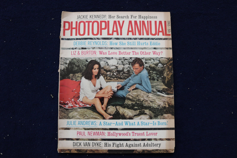 1965 PHOTOPLAY ANNUAL MAGAZINE - ELIZABETH TAYLOR & R. BURTON COVER - E 17847
