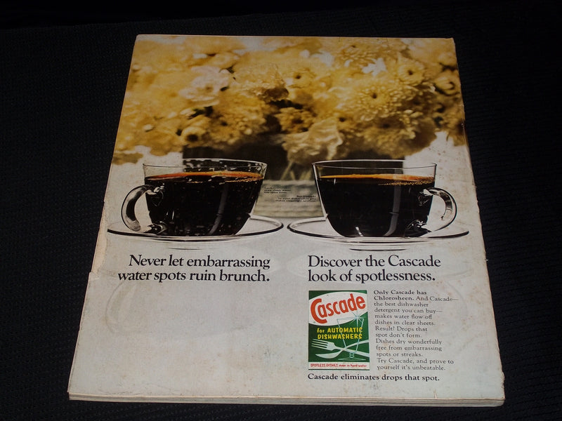 1969 NOVEMBER MCCALL'S MAGAZINE - VERY NICE FRONT COVER - E 4494