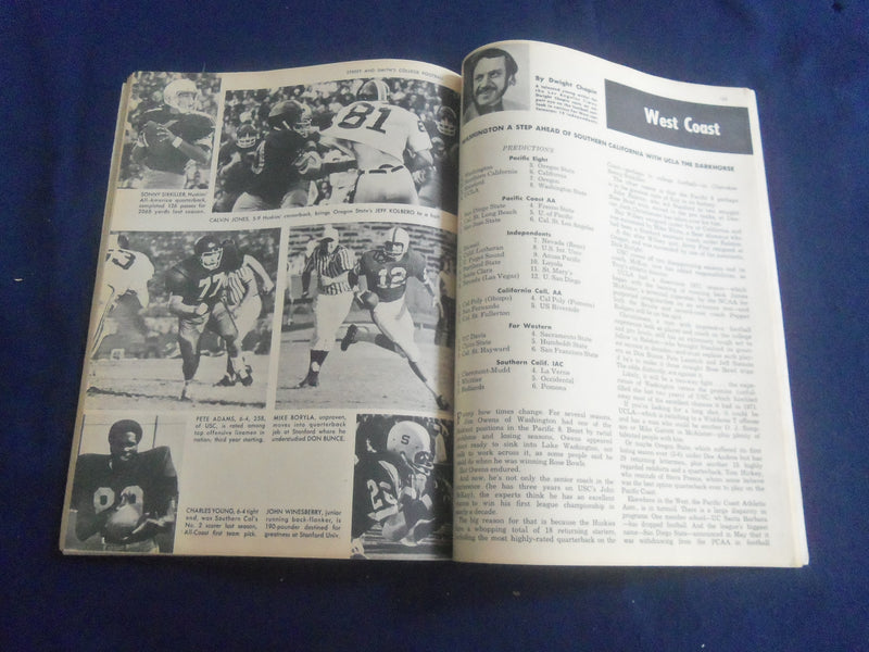 1972 STREET AND SMITH COLLEGE FOOTBALL MAGAZINE - SP 6481G