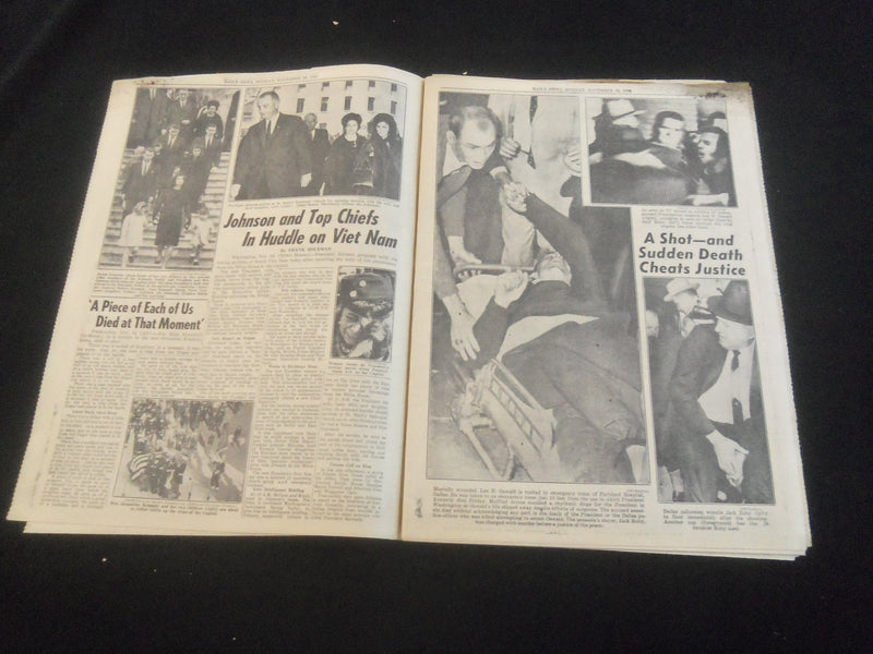 1963 NOVEMBER 25 NEW YORK DAILY NEWS NEWSPAPER -OSWALD: THE FATAL SHOT - NP 5784
