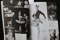 1989 AMERICAN BALLET THEATRE SOFTCOVER BOOK - PORTAITS BY ANNIE LEBOVITZ- K 2314